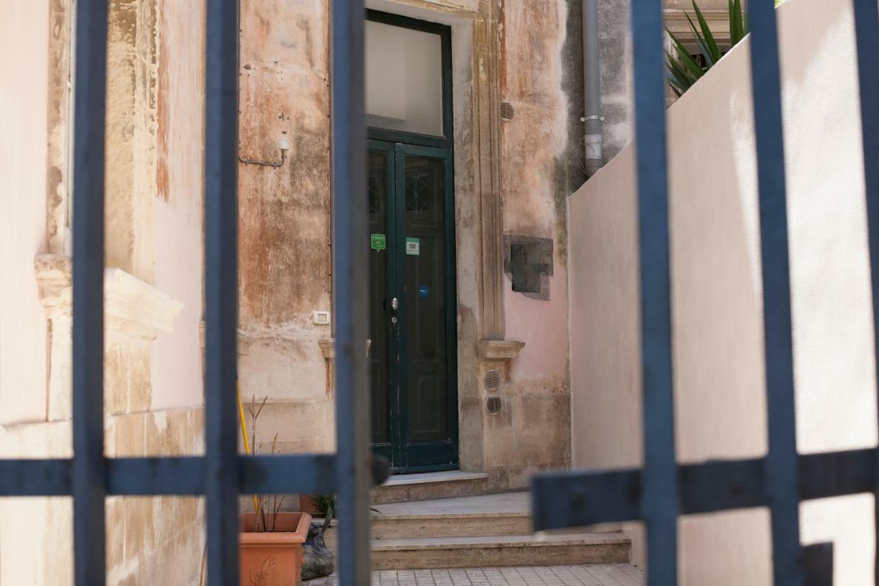 B&B Piazza Libertini Лечче Экстерьер фото